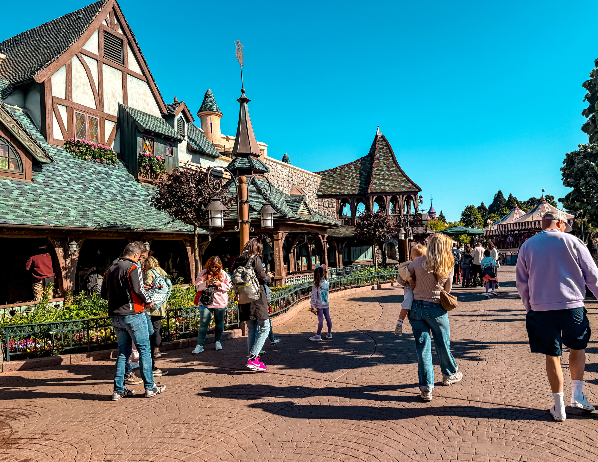Disneyland Paris Guide (2).png